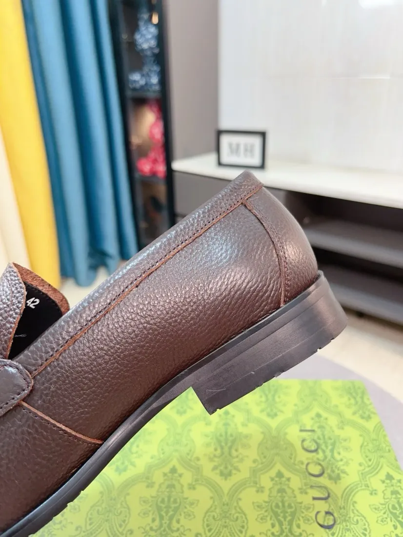 Men's shoes 💰500🌹🌹Niuli [GUCCI Gucci] A new style of formal men's leather shoes is coming~ The original quality upper is made of patent leather imported from Italy, the leather is soft and delicate, comfortable and soft first-layer cowhide lining, rubber wear-resistant outsole, the shoe shape is dignified and domineering, and the luxury charm cannot be concealed! The natural and free nouveau riche leads the trend. Code number: 38-44